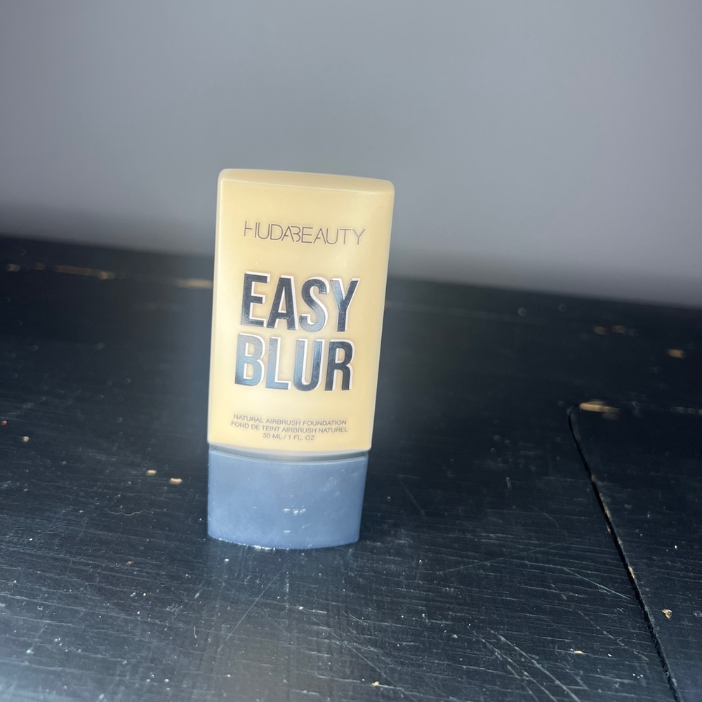 HUDA BEAUTY Easy Blur Foundation in Cream and Black
